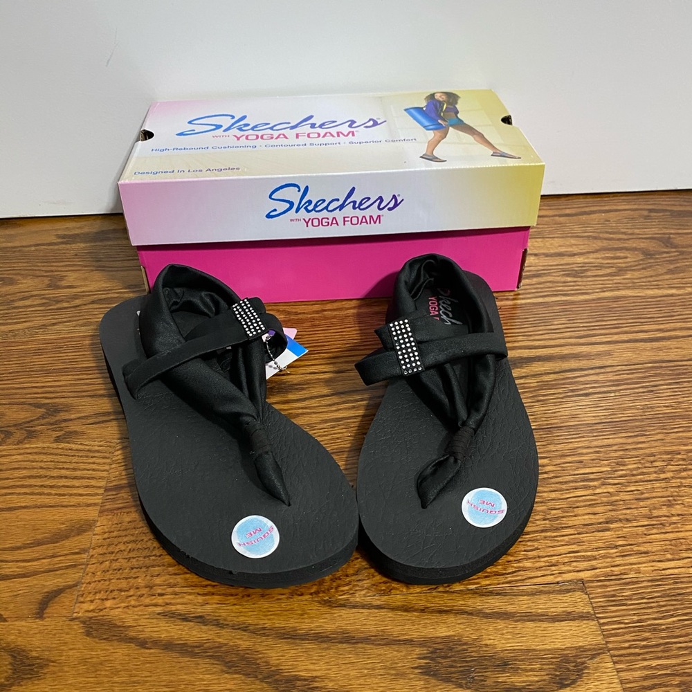 Sketchers yoga foam sandals size 10 NWT